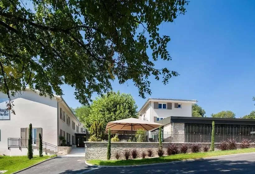 Отель Le Cottage De Clairefontaine