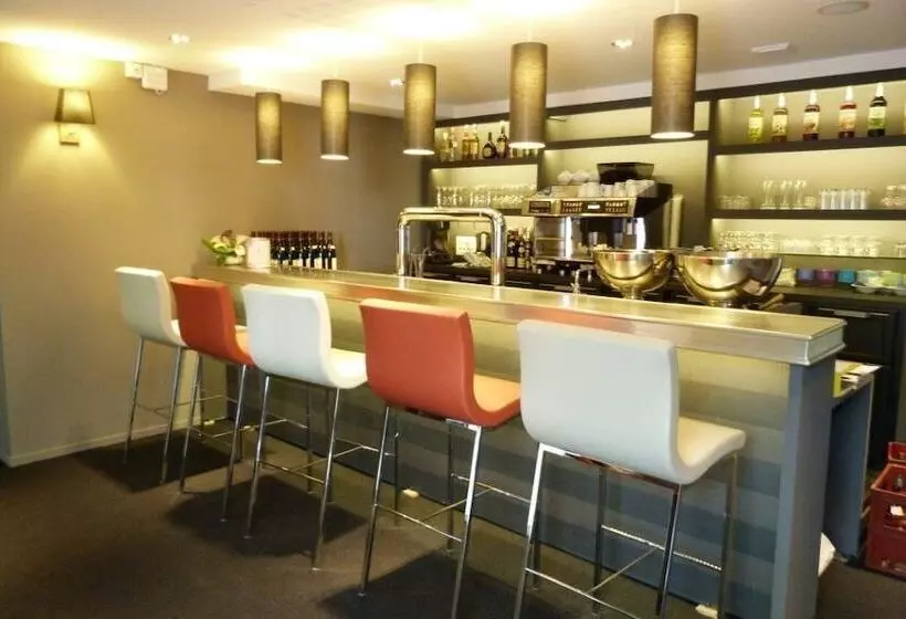 Отель Le Cottage De Clairefontaine