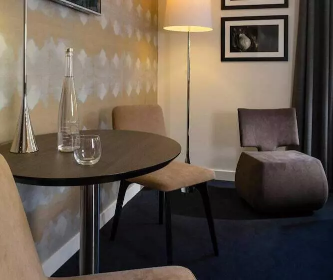 Отель Le Cottage De Clairefontaine