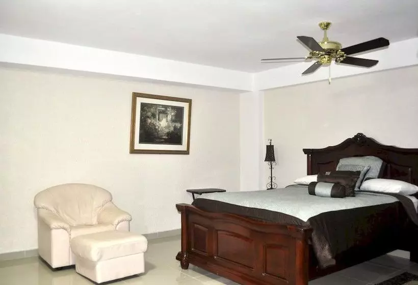 هتل Le Paradis S.