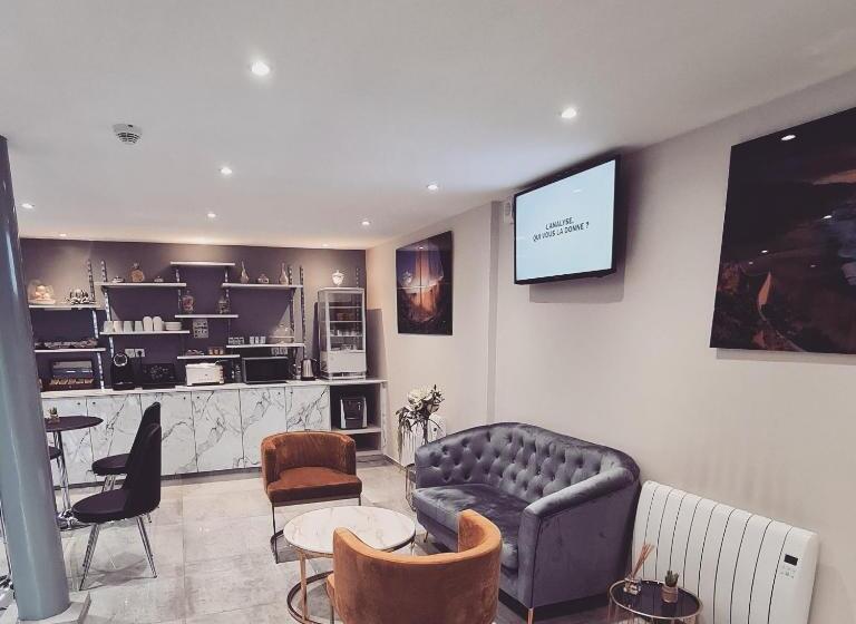 Отель Les Beaux Soleils