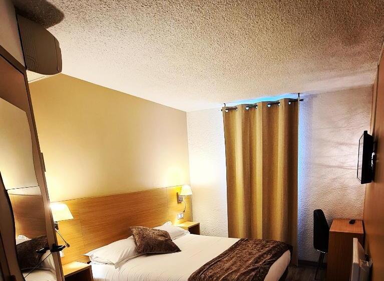 Отель Les Beaux Soleils