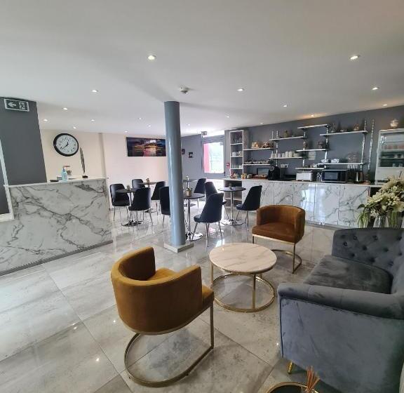 Отель Les Beaux Soleils