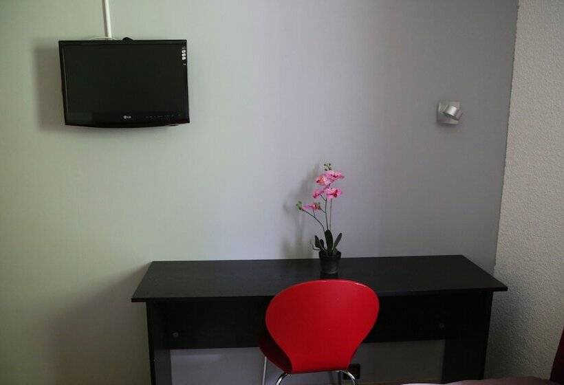 Отель Les Beaux Soleils