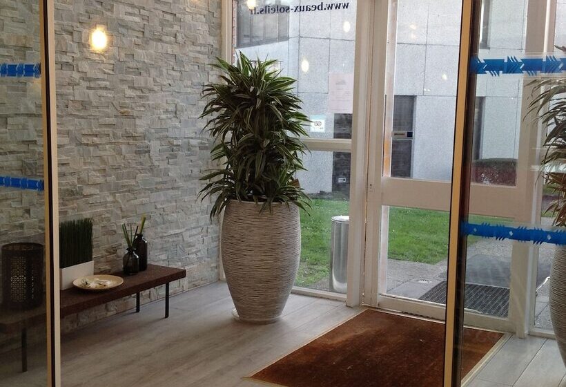 Отель Les Beaux Soleils