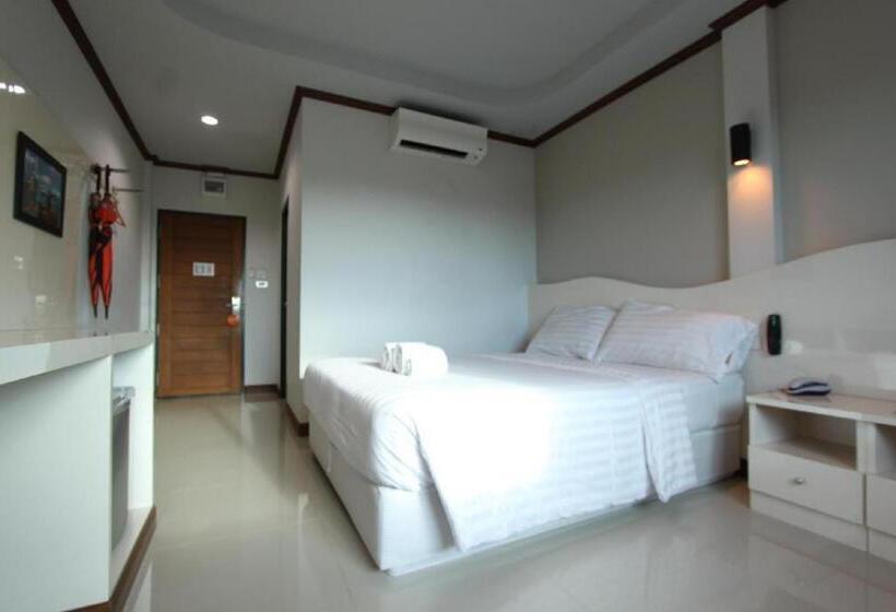 Отель Thada Chateau