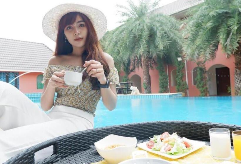 Отель Thada Chateau