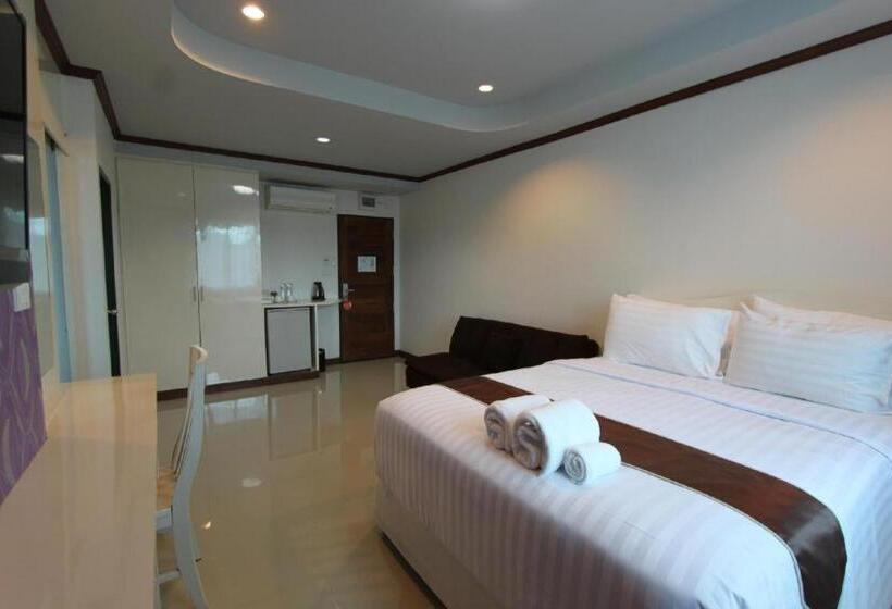 Отель Thada Chateau