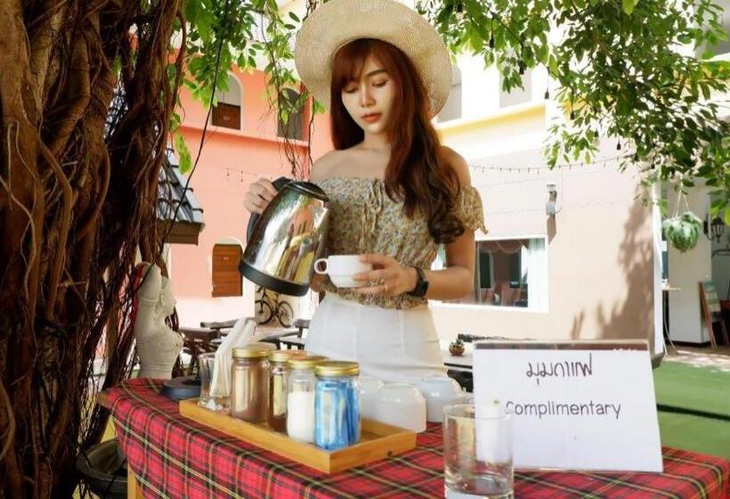 Отель Thada Chateau