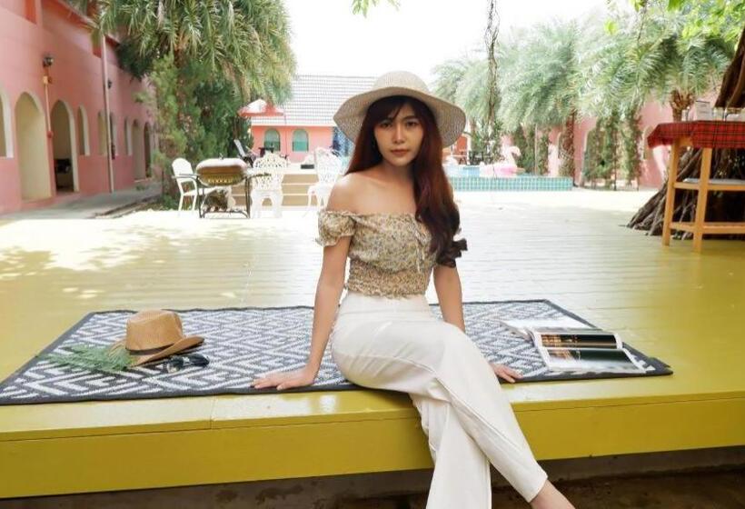 Отель Thada Chateau