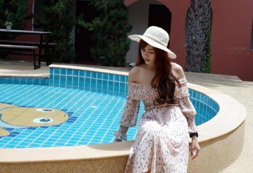 Отель Thada Chateau