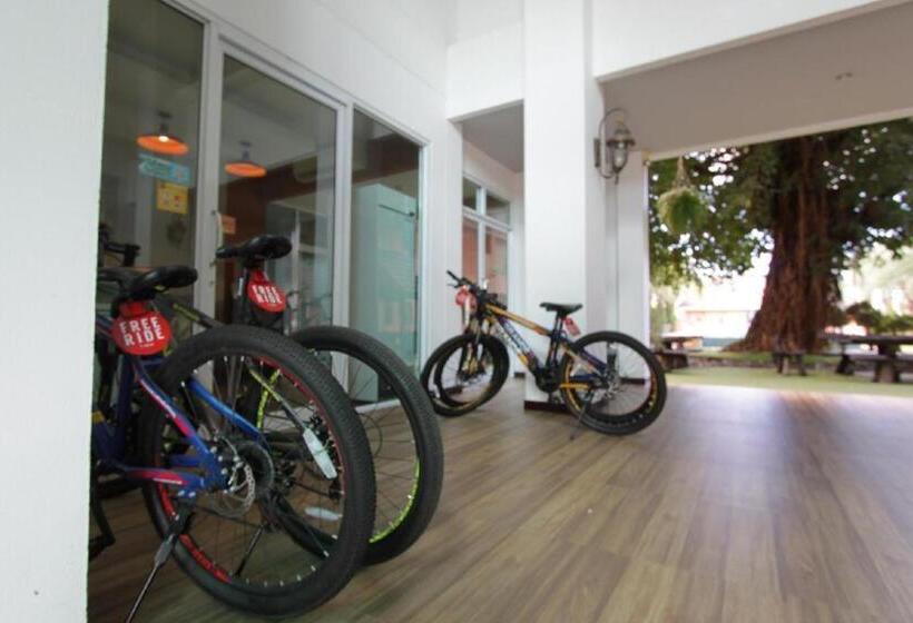 Отель Thada Chateau