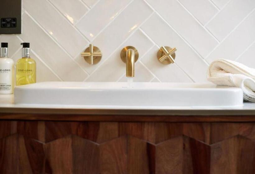 בית מלון כפרי The Ingham Swan