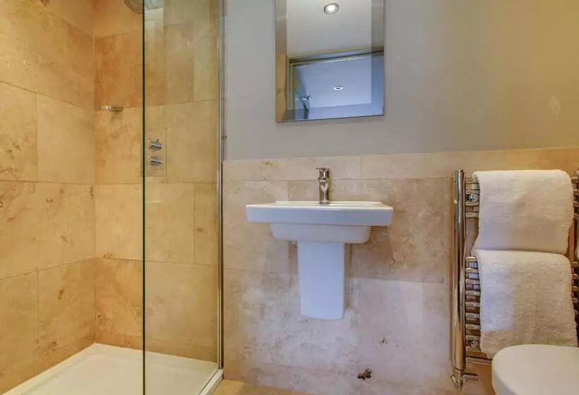 בית מלון כפרי The Ingham Swan