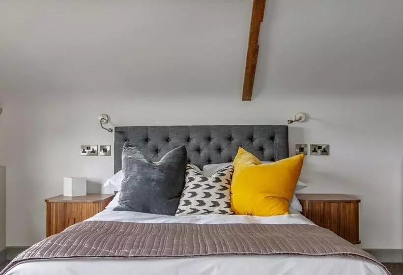 בית מלון כפרי The Ingham Swan