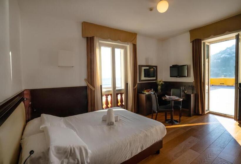 فندق Villa Eva Beach