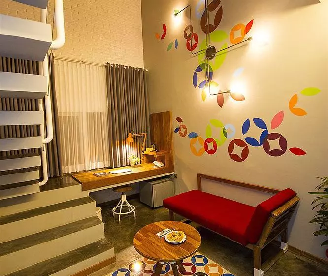 Lokal Hotel & Restaurant