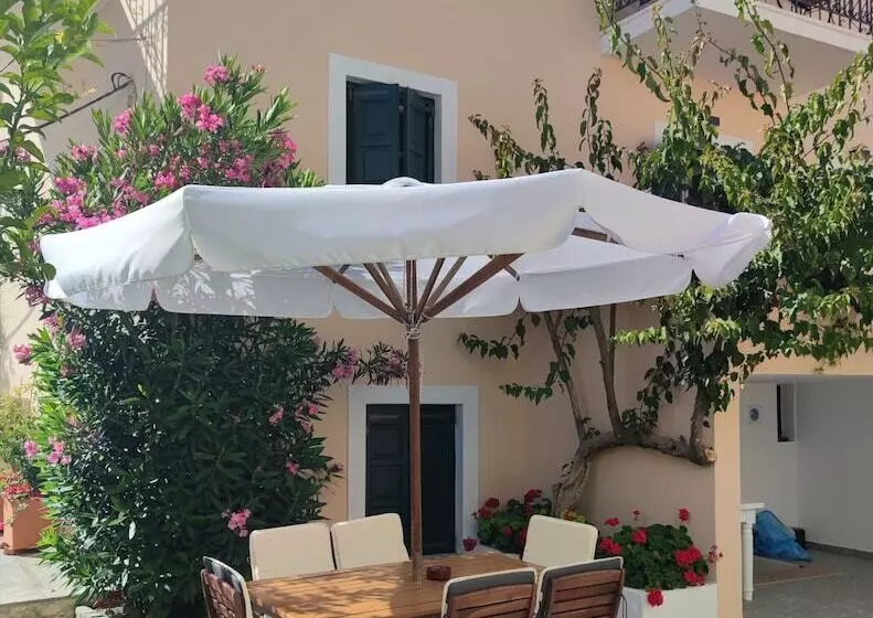 پانسیون Twin House