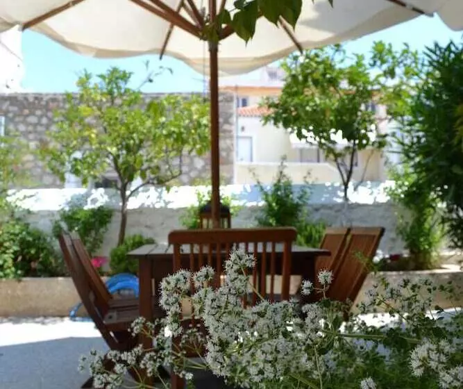 پانسیون Twin House