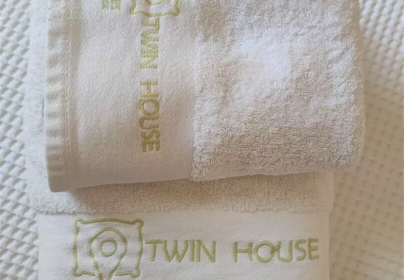 پانسیون Twin House