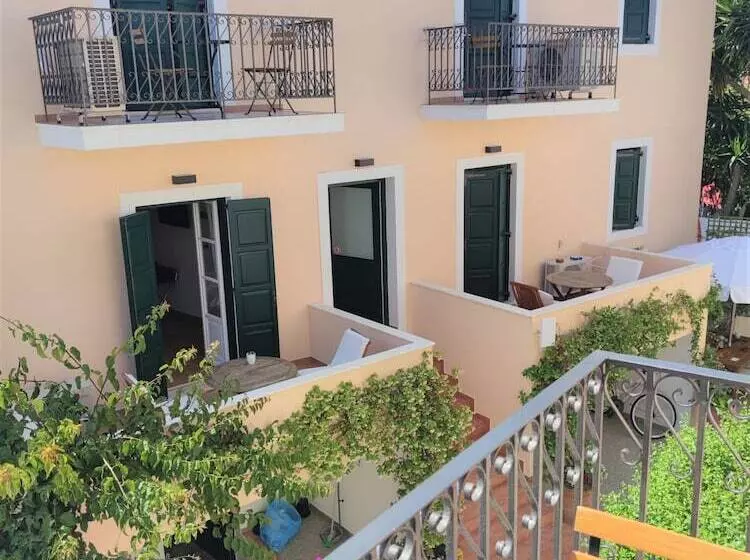 پانسیون Twin House