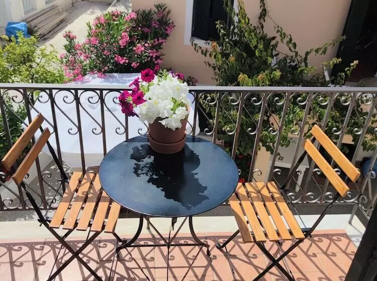 پانسیون Twin House