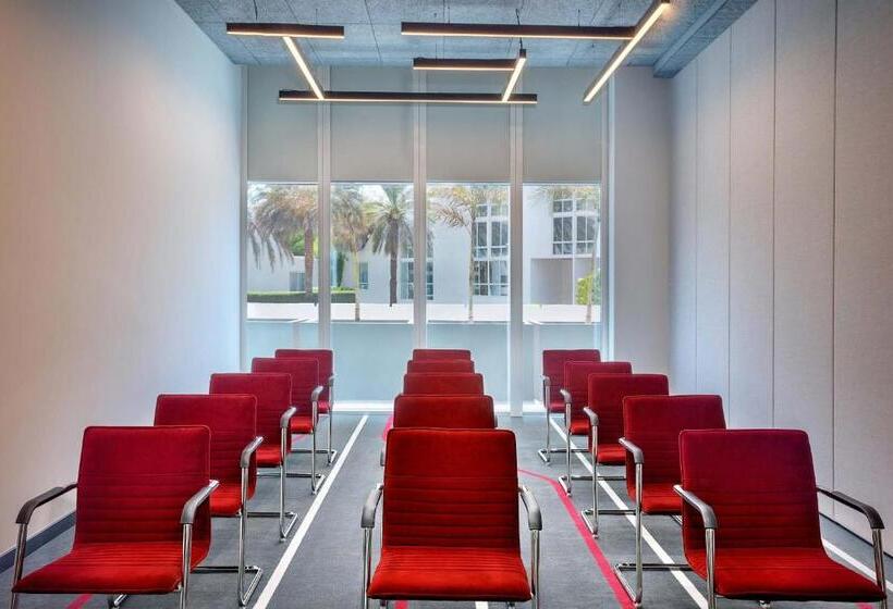 Отель Aloft Dubai Airport