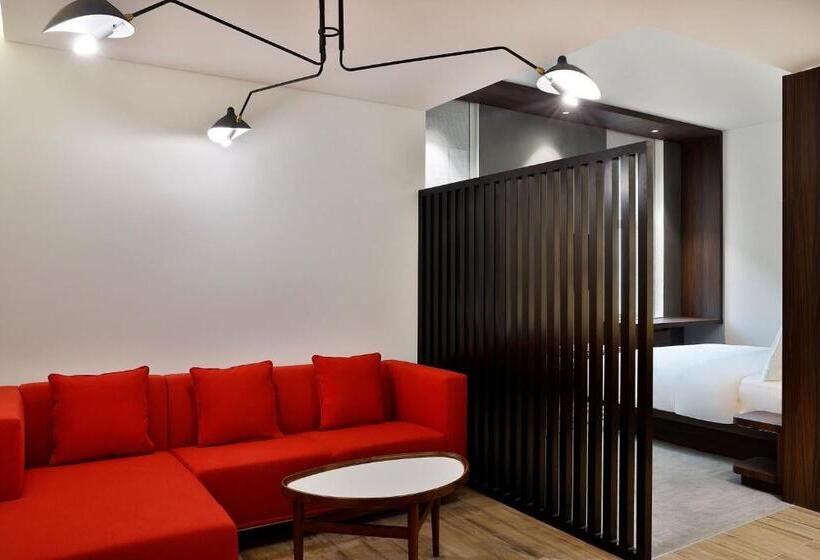 Отель Aloft Dubai Airport