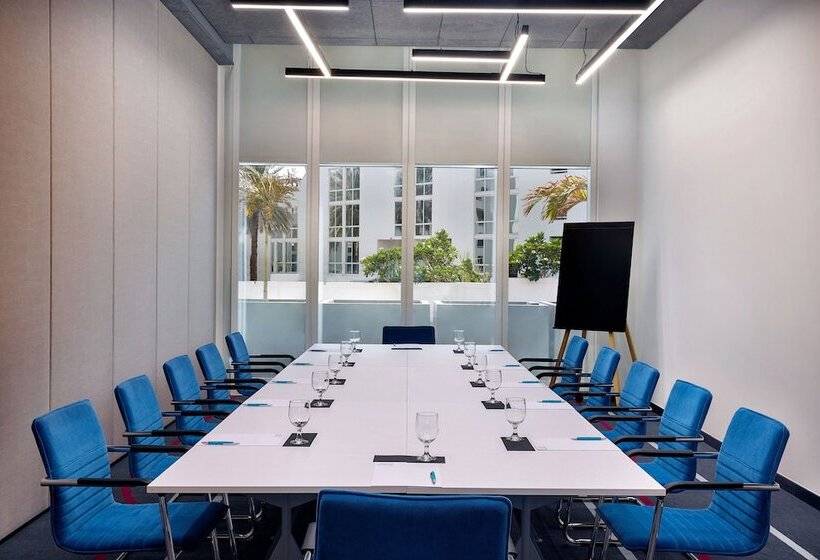 Отель Aloft Dubai Airport