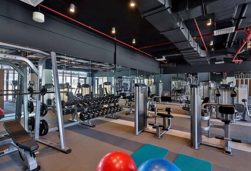 Отель Aloft Dubai Airport