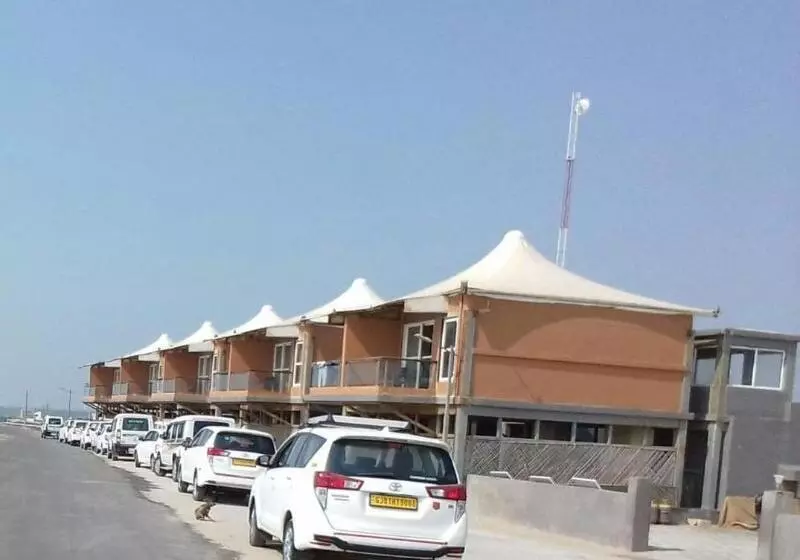 Hotelli The Fern Leo Beach Resort