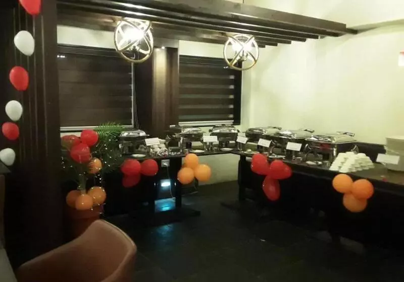 Hotelli The Fern Leo Beach Resort