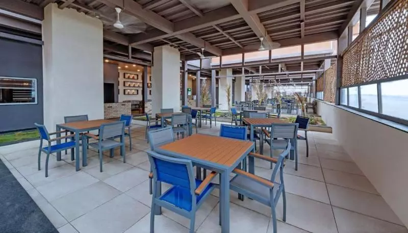 Hotelli The Fern Leo Beach Resort