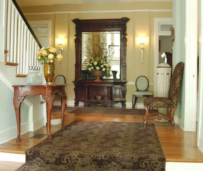 Bed & Breakfast The King S Daughters Inn