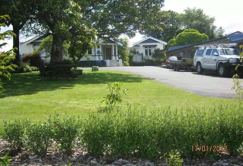 Broadway Lodge Motel