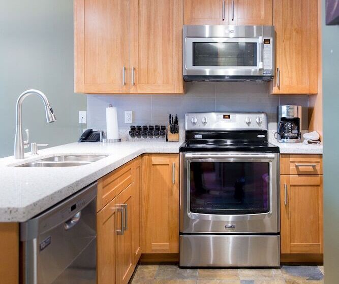 Glacier Lodge Boutique