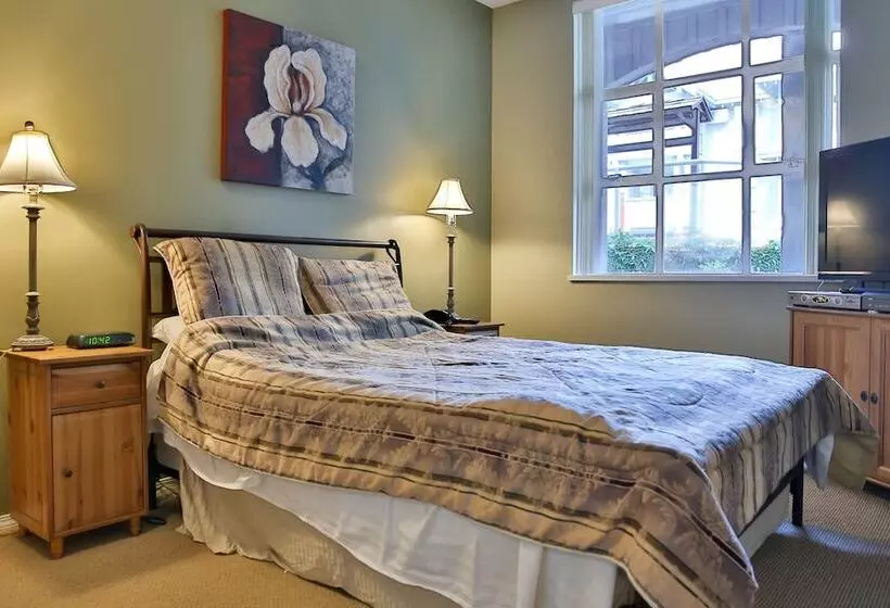 Glacier Lodge Boutique