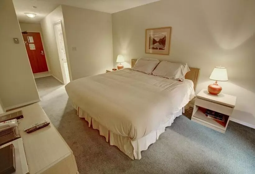 Glacier Lodge Boutique