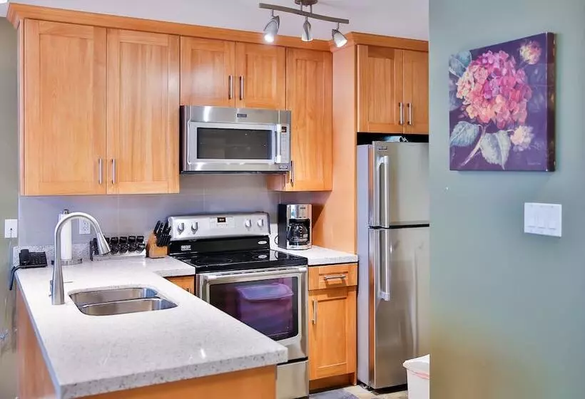 Glacier Lodge Boutique