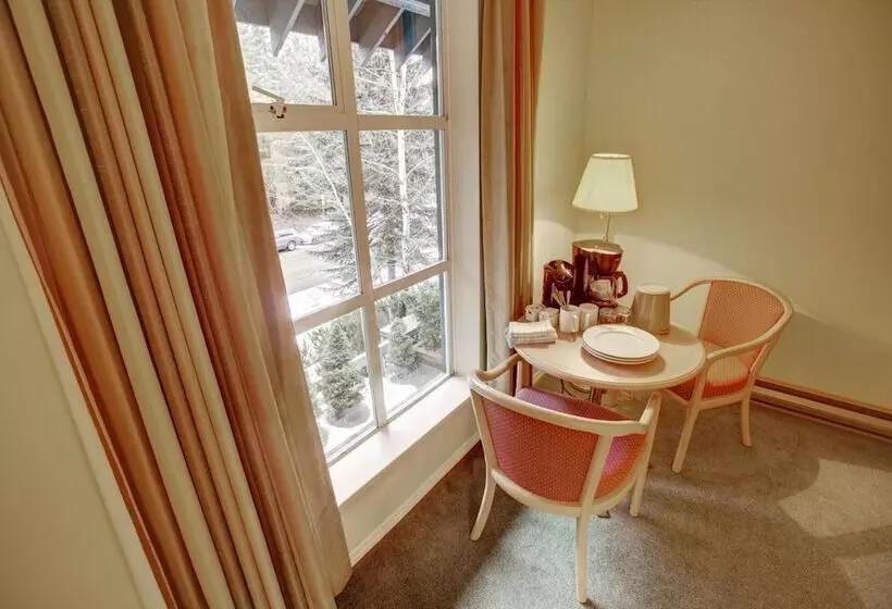 Glacier Lodge Boutique