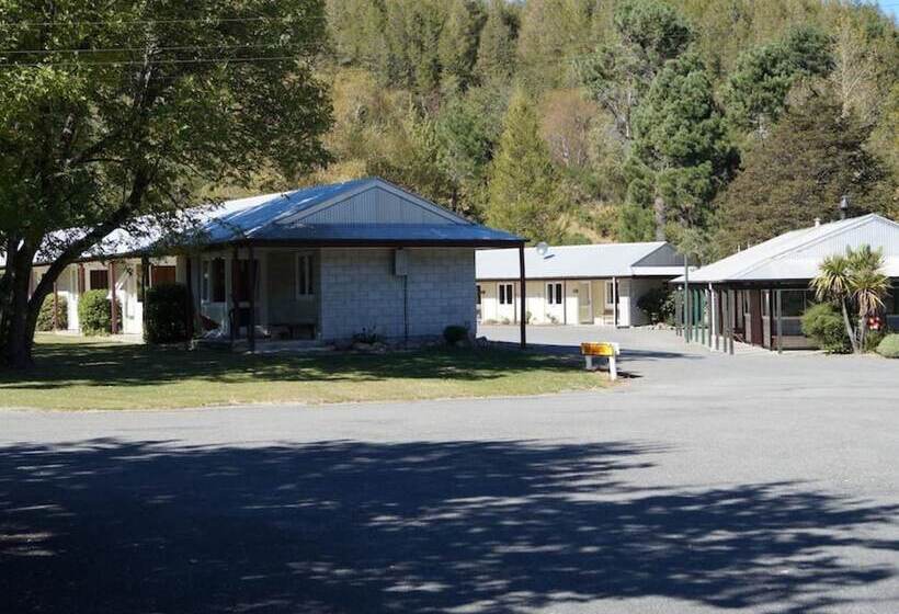 בית מלון כפרי Alpine Adventure Holiday Park