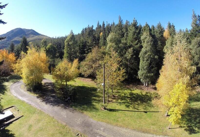 בית מלון כפרי Alpine Adventure Holiday Park