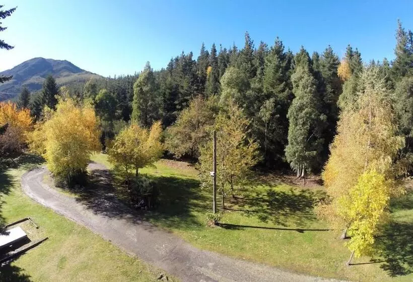 فندق Alpine Adventure Holiday Park