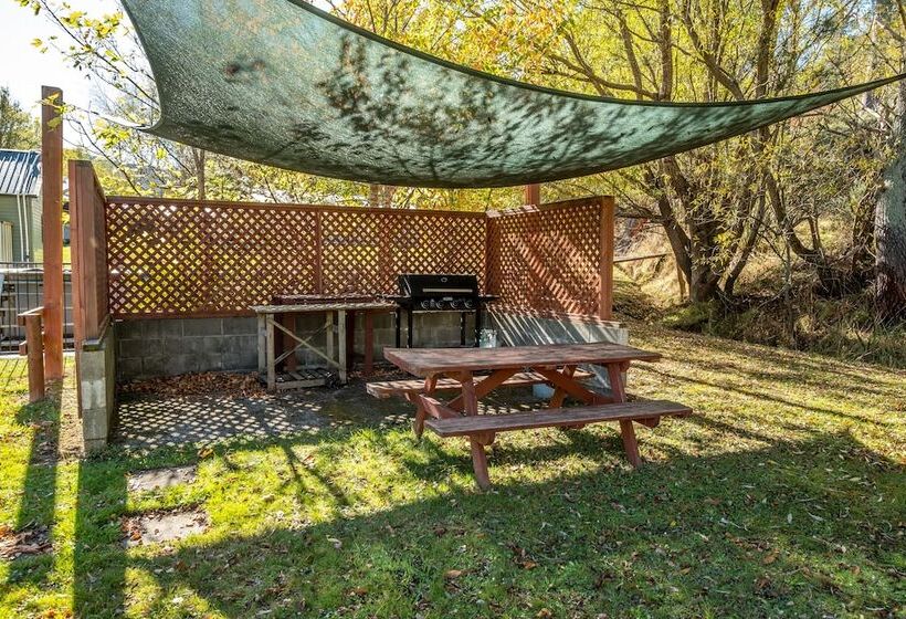 בית מלון כפרי Alpine Adventure Holiday Park