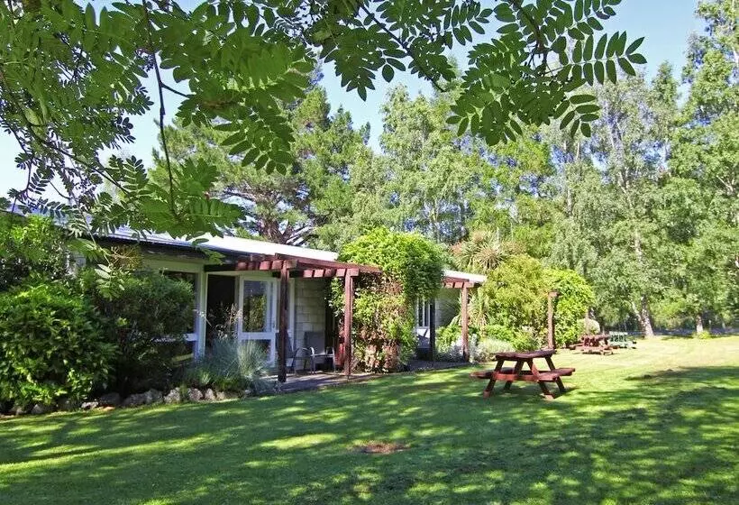 فندق Alpine Adventure Holiday Park