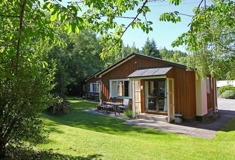 فندق Alpine Adventure Holiday Park