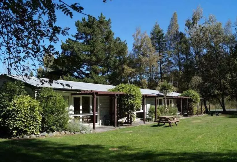 فندق Alpine Adventure Holiday Park