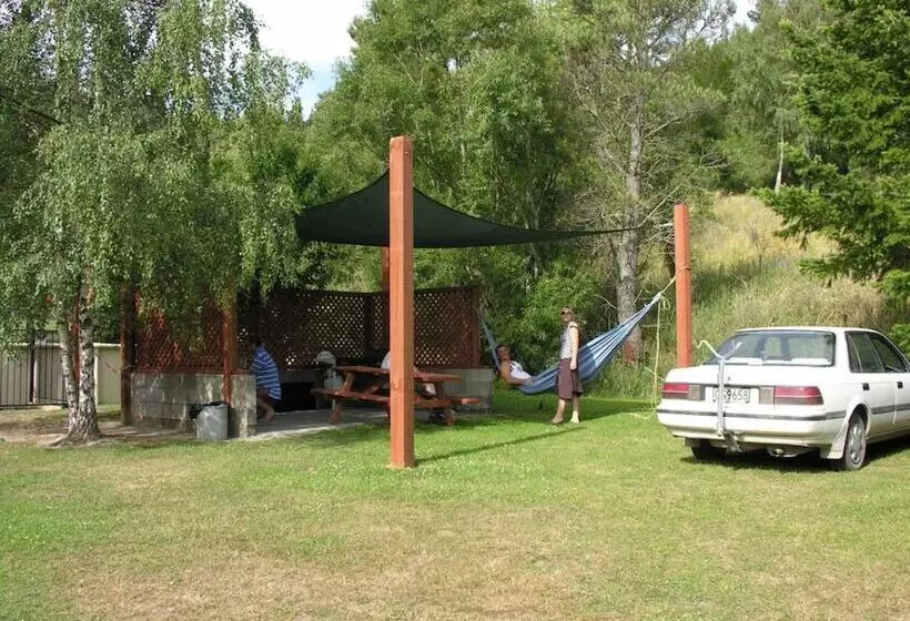 فندق Alpine Adventure Holiday Park