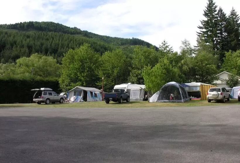 فندق Alpine Adventure Holiday Park