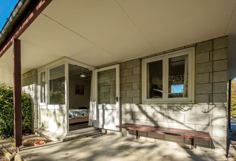 בית מלון כפרי Alpine Adventure Holiday Park